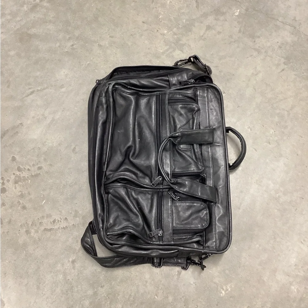 Tumi Black Leather Laptop Briefcase with Detachable Shoulder Strap